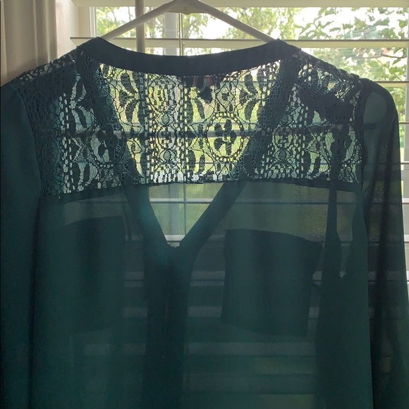 Green blouse with cut out floral pattern in back! - Picture 2 of 3